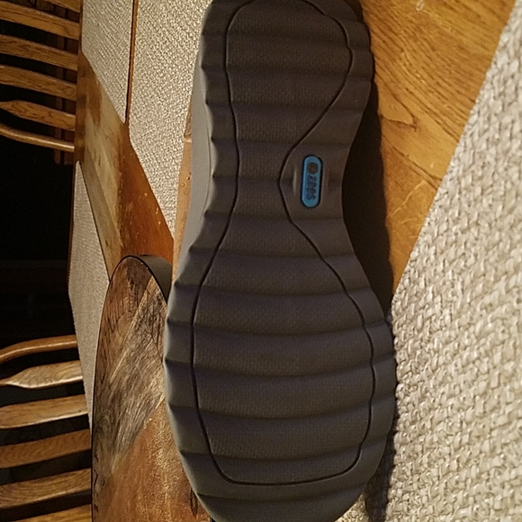 Bzees Golly Bootie Size 7 Chestnut - Picture 4 of 8